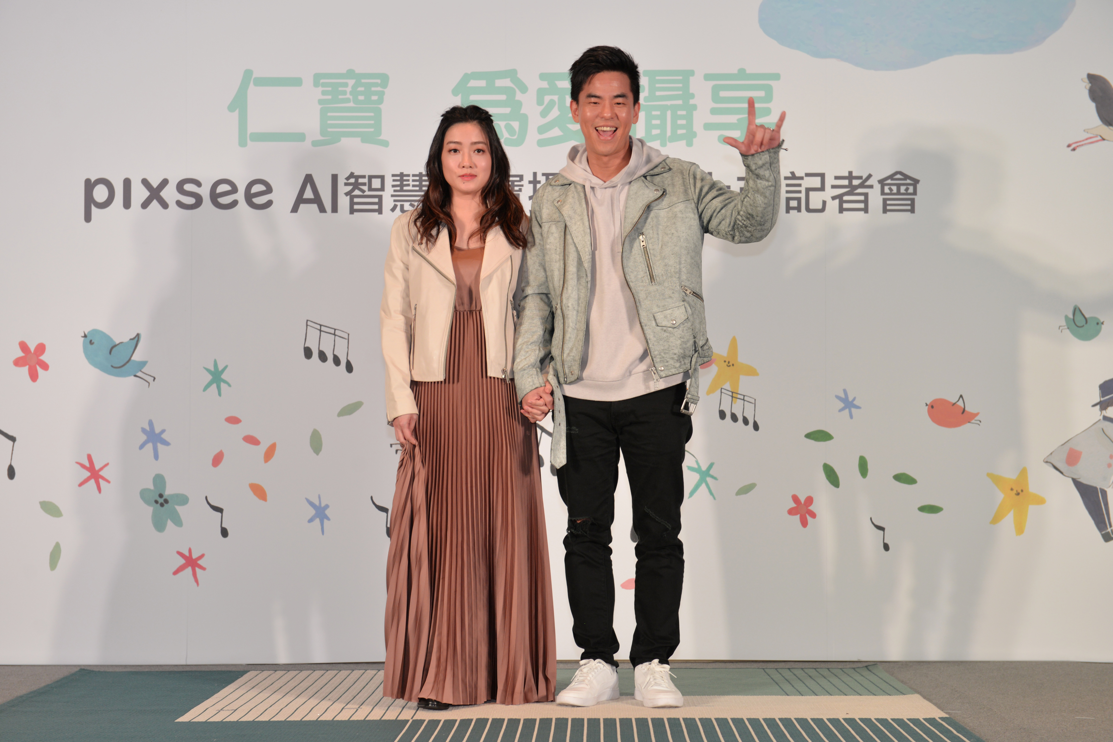 仁寶今日發表pixsee AI智彗寶寶攝影機請到藝人柯有倫夫妻檔出席站台